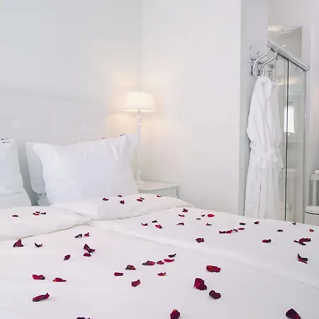 Bliss Boutique 4*