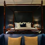 The Saints Bliss Hotel Breda